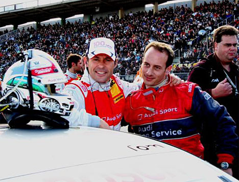 Tom Kristensen med en af sine mekanikere